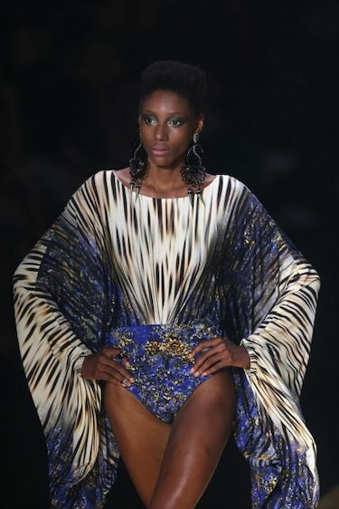 Modelos negras protestan casi desnudas en Rio de Janeiro contra racismo