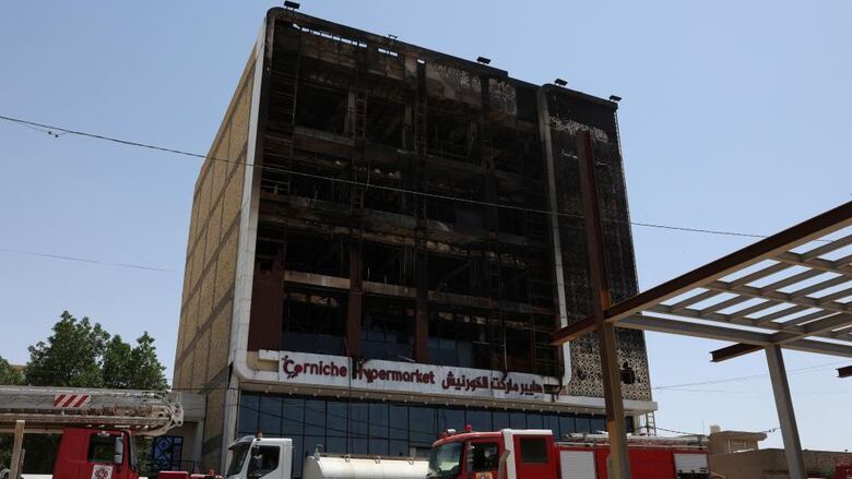 Mueren más de 60 personas en un incendio en un centro comercial en Irak