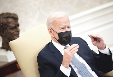 Presidente Biden comenzará los envíos de vacunas ante la amenaza de las variantes de la Covid-19