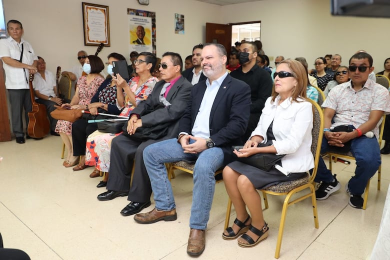 Elodia Muñoz, una escritora con discapacidad visual