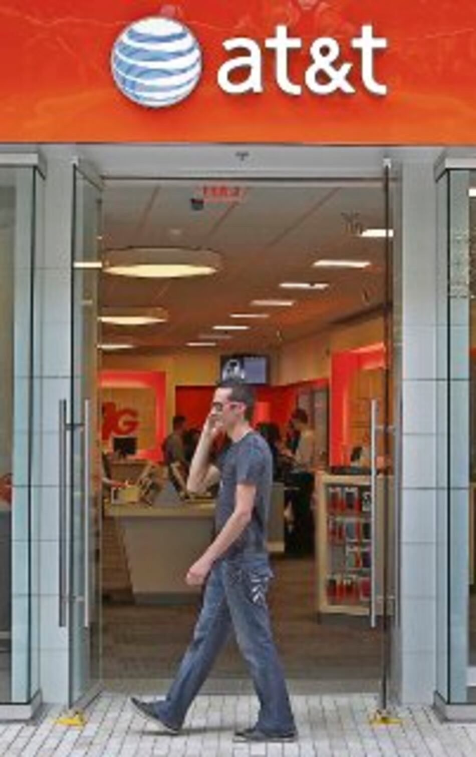 AT&T vende acciones de América Móvil