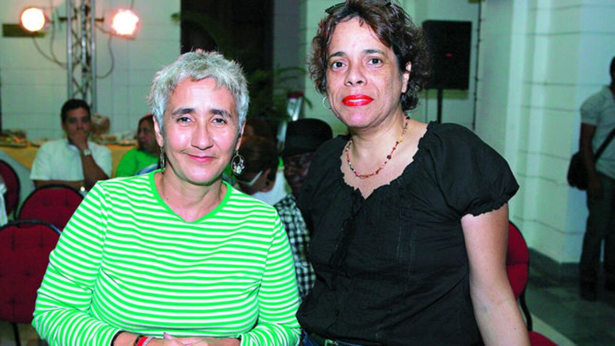 Las poetas Consuelo Tomás y Lil María Herrera.