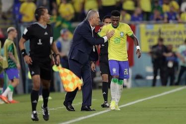 Casemiro manda a Brasil a octavos de final