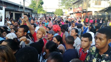 Entre largas filas y quejas, se inician las Naviferias