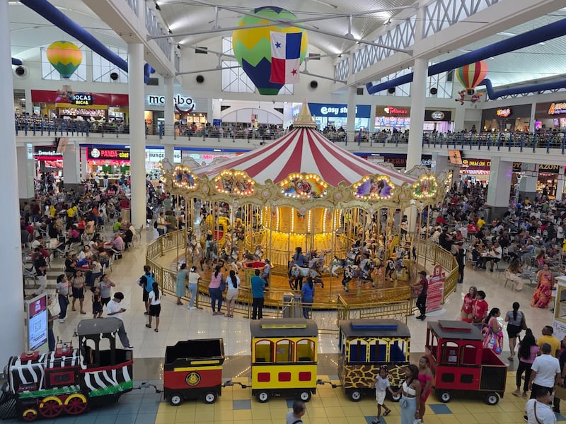 Entre compras de última hora y villancicos, una tregua a la presión financiera 