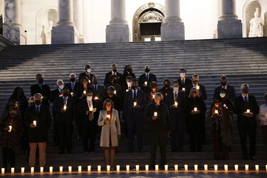 Estados Unidos sobrepasa las 800,000 muertes por la Covid-19