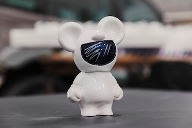 Arte pop y exploración lunar en la nueva cápsula de Bulova: Thiago Rosinhole y Budii celebran en Panamá los 150 años de la marca