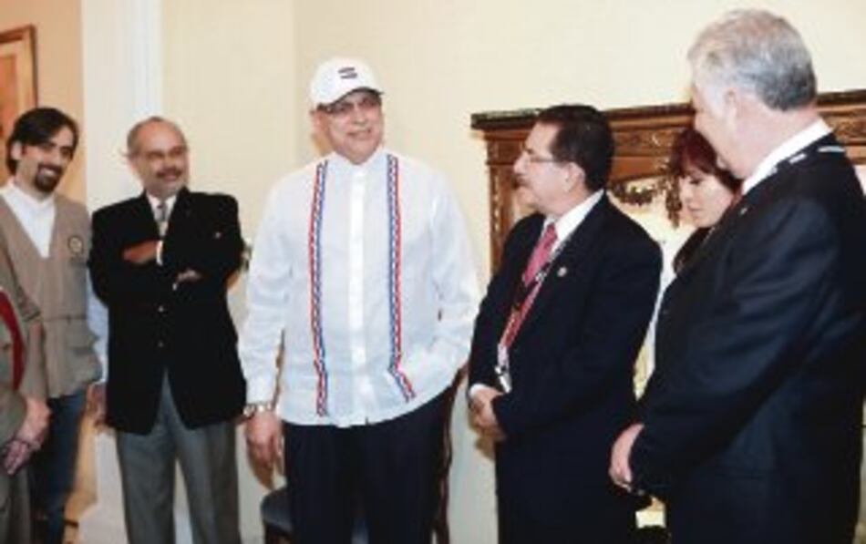 Lugo recibe a observadores de OEA y la Uniore