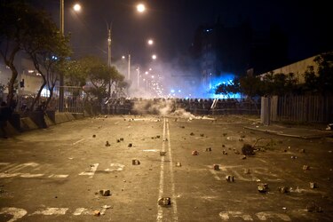 Crece la presión para que renuncie el nuevo presidente en Perú
