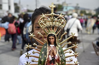 Millones de fieles veneran a la virgen de Guadalupe en la ciudad de México