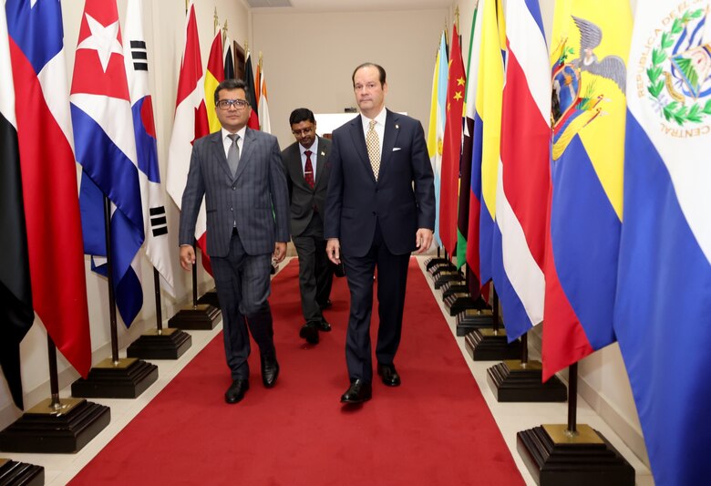 Alonso Correa y Guido Martinelli: fichas de Panamá en el tablero de las superpotencias