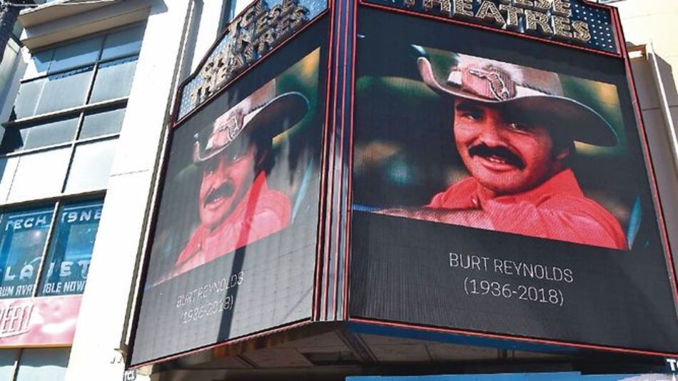 Famosos recuerdan a Burt Reynolds