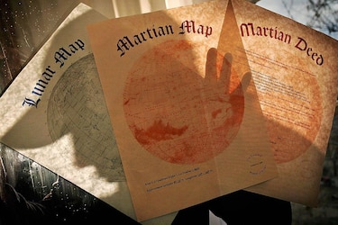 ¿Visionario o estafador? Dennis Hope, el estadounidense que se hizo millonario vendiendo parcelas de la Luna