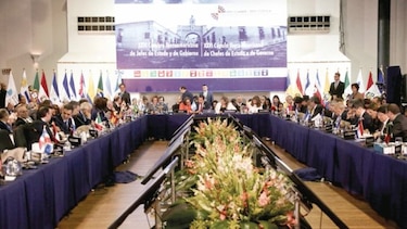 Presidentes evitan referirse a la crisis y a la corrupción