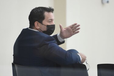 Condenan al exministro Guillermo Ferrufino y a su esposa a 6 años de prisión