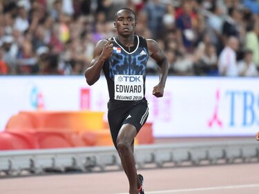 El panameño Alonso Edward sigue firme hacia su medalla en 200 metros