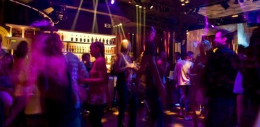 España autoriza reabrir las discotecas hasta la madrugada en las zonas con baja incidencia de la Covid-19