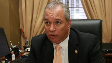 Ordenan detención de exjefe de la AIG