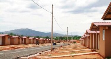 Entregarán 105 casas a afectados por desastres naturales