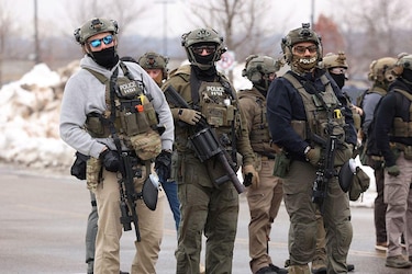 Sale a la luz el video filmado por el agente de ICE que mató a tiros a una mujer en Mineápolis