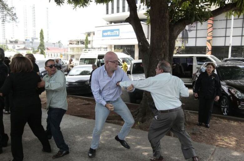 Video: Choque de disidentes cubanos y castristas en el Parque Porras