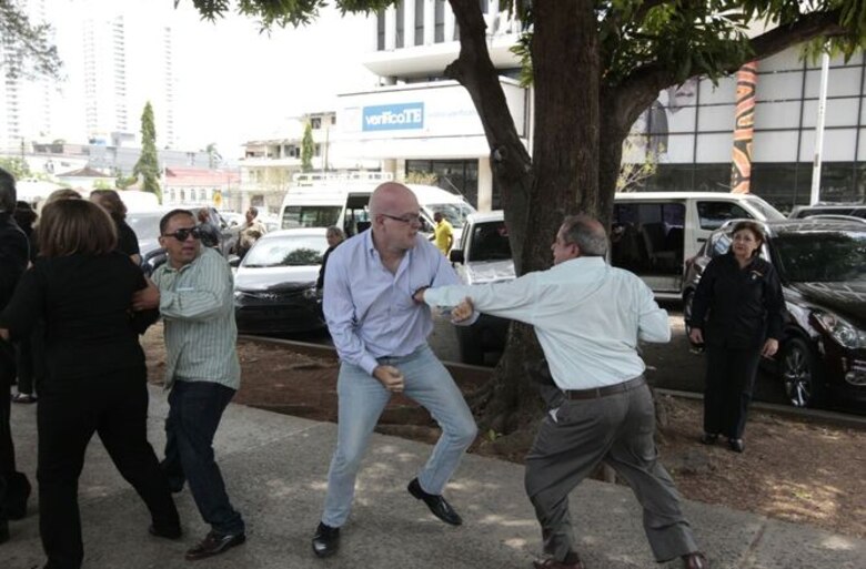 Video: Choque de disidentes cubanos y castristas en el Parque Porras