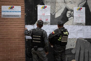 El chavismo gana las principales alcaldías y la oposición conserva municipios caraqueños