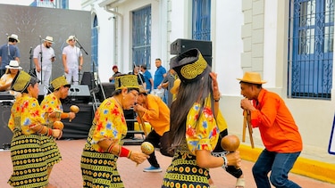 Más de 1,500 sombreros y cultura en el Festival La Calle de los Sombreros en Panamá