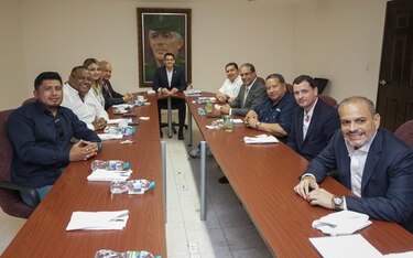 Gaby Carrizo y el presidente de la Autoridad de Descentralización se reúnen con el CEN del PRD, sin Crispiano Adames