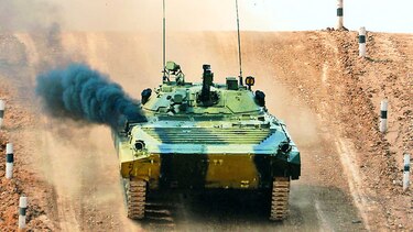 Pilotar un tanque como atracción