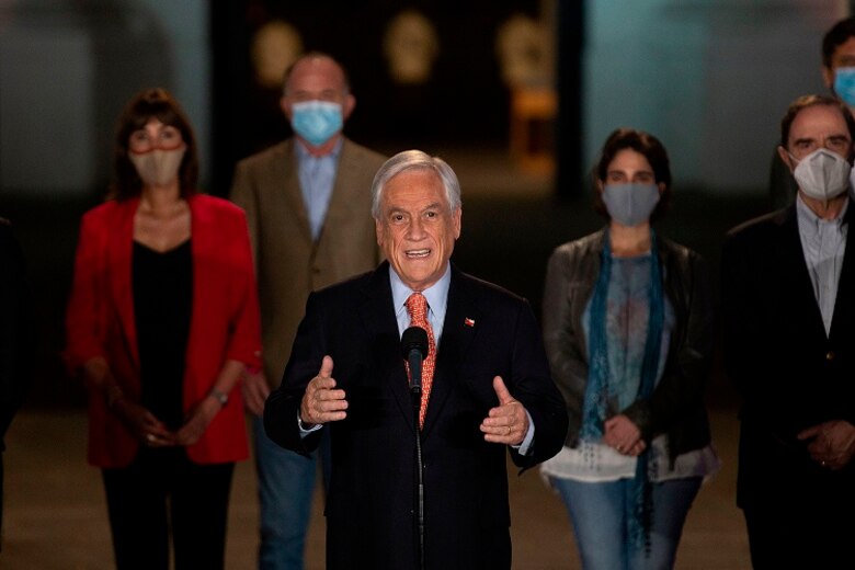 Festejos en las calles de Chile por la derogación de la Constitución de Pinochet