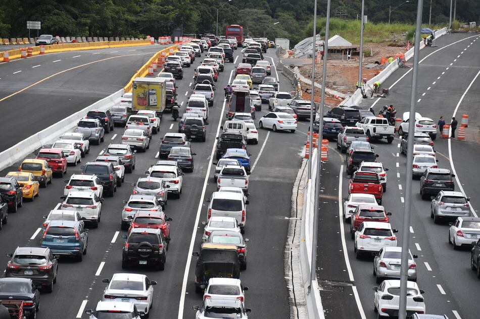 La mala señalización y el efecto embudo de la carretera de ocho carriles en Panamá Oeste