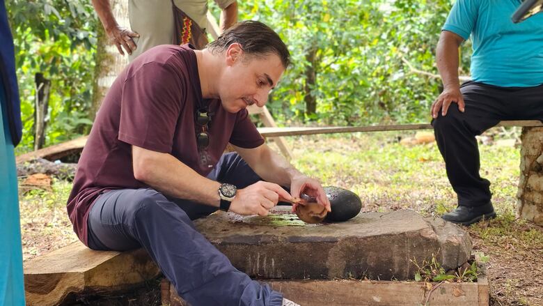 El reconocido chef Jordi Roca explora el cacao orgánico en Panamá: un viaje enriquecedor