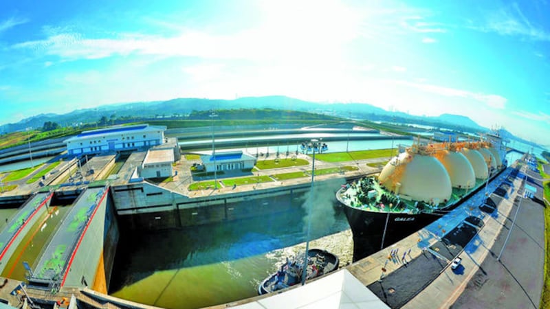 El paso de buques de combustible por Canal de Panamá aumentará ante la crisis en Medio Oriente