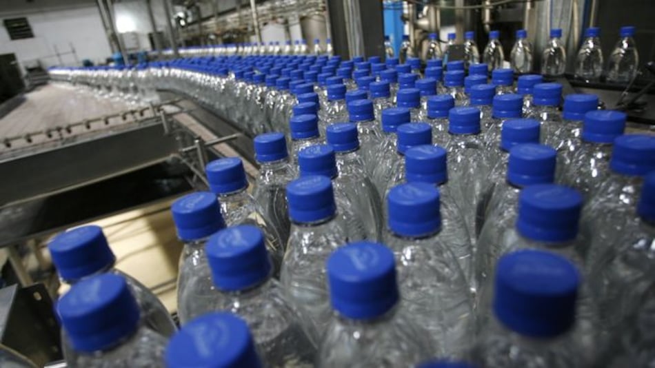 Consumo de agua embotellada crece