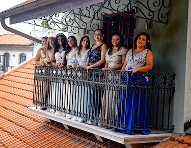 24 parejas se dan el ‘sí acepto’ durante boda masiva en San Valentín