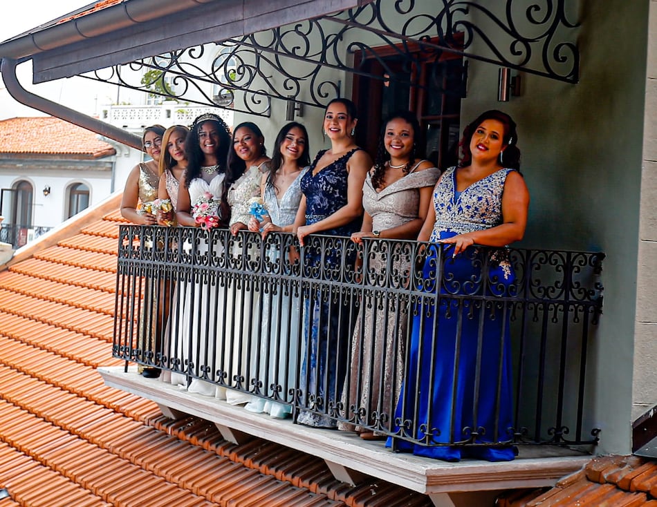 24 parejas se dan el ‘sí acepto’ durante boda masiva en San Valentín