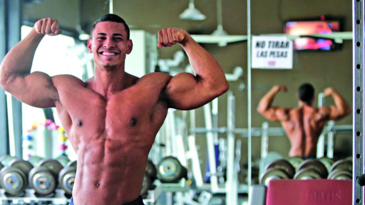 El campeón festejó sus títulos mundiales, que ha conseguido tras dos años y medio de trabajo.
