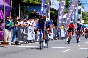 Jurado gana la etapa; Strah comanda la vuelta