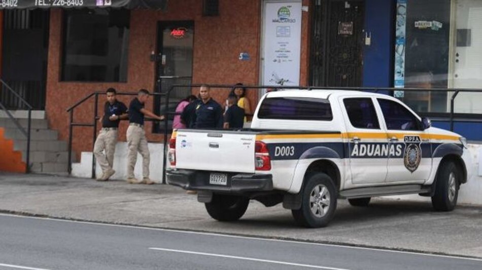 Aduanas investiga presuntas irregularidades en importación de vehículos