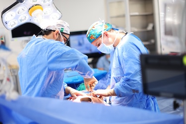 Más allá del salario: Colegio Médico señala qué aleja a los especialistas de la CSS