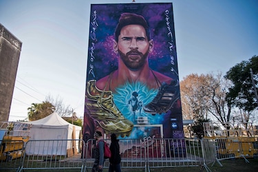 Mural gigante celebra al Messi ‘de otra galaxia’ en su Rosario natal