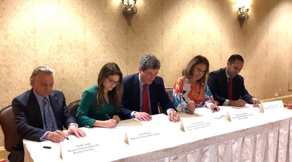 Panamá firma acuerdo con Estados Unidos para la conservación del Corredor Marino del Pacífico