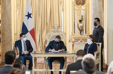 Otro contrato para la clausura del Pacto del Bicentenario; instalan comisión