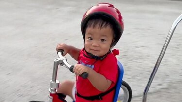 El niño de 3 años con una enfermedad rara que asombra a los médicos por su recuperación tras recibir una pionera terapia genética