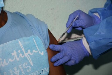 Vacuna Pfizer tiene una eficacia de 97% contra casos sintomáticos de Covid-19