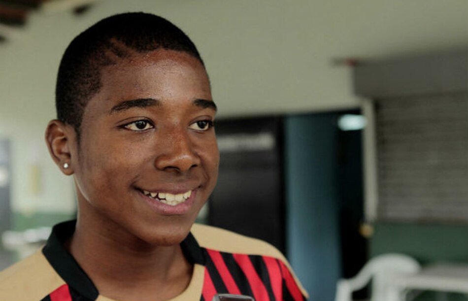 Ricardo Clarke recibe permiso para jugar con la Sele