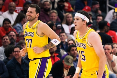 Doncic asalta Houston, los Spurs aguantan en Inglewood y Brown rescata a los Celtics