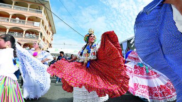 Desfile de las Mil Polleras