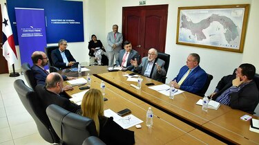 Ministro Jované asegura que compromisos pendientes con promotores de viviendas serán atendidos